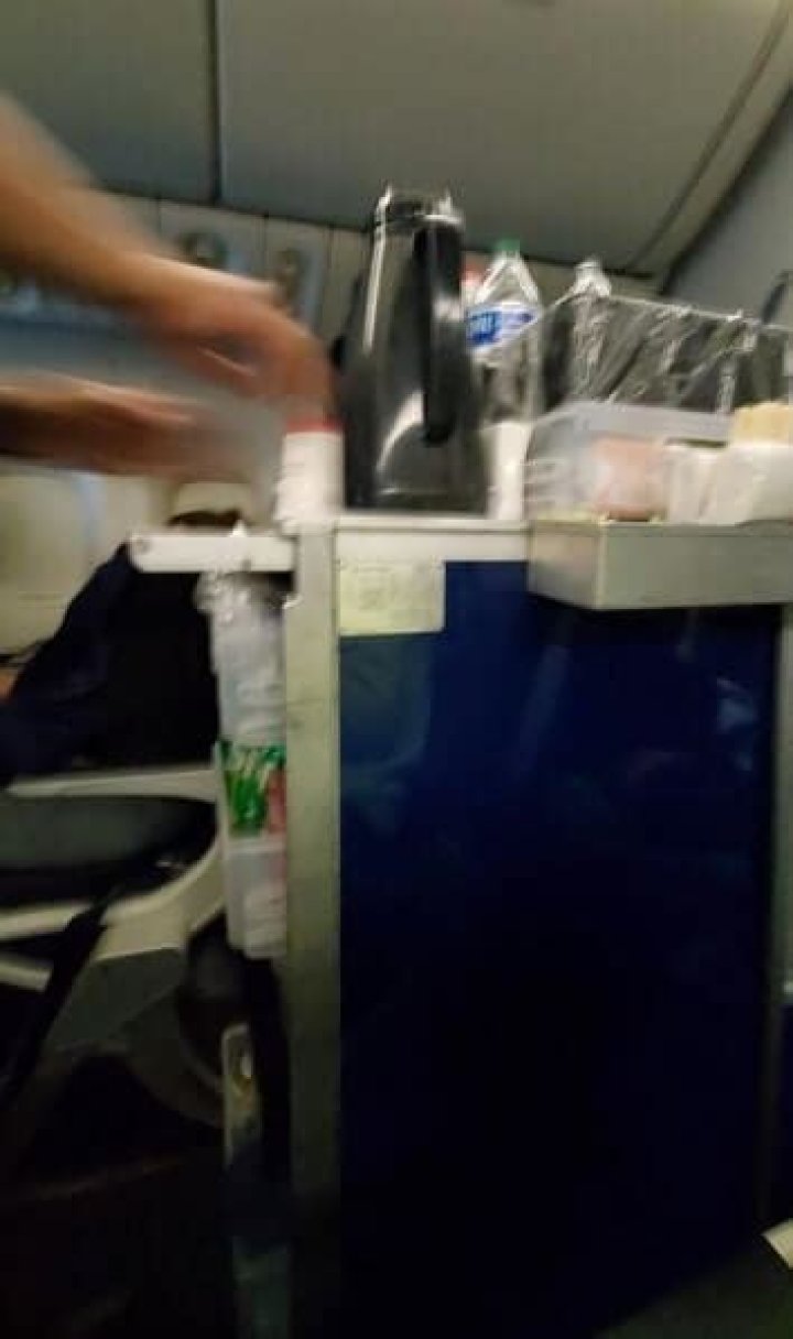 Are drinks served on Frontier Airlines
