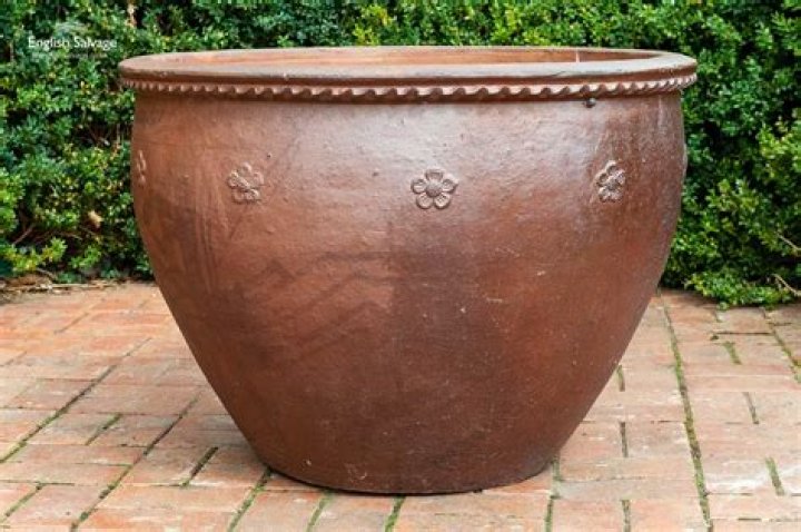 Are glazed pots frost proof