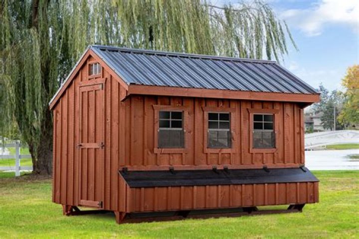 Are wood chips good for chicken coops