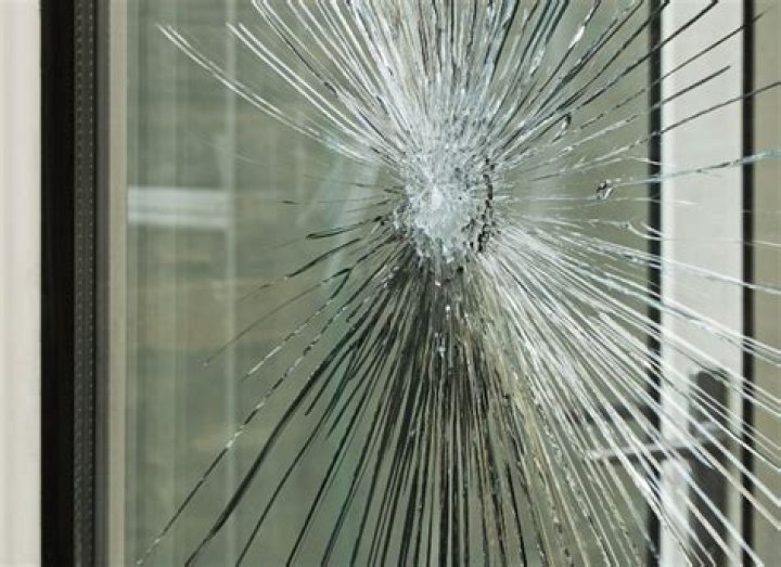 Can a double glazed window cracked on its own