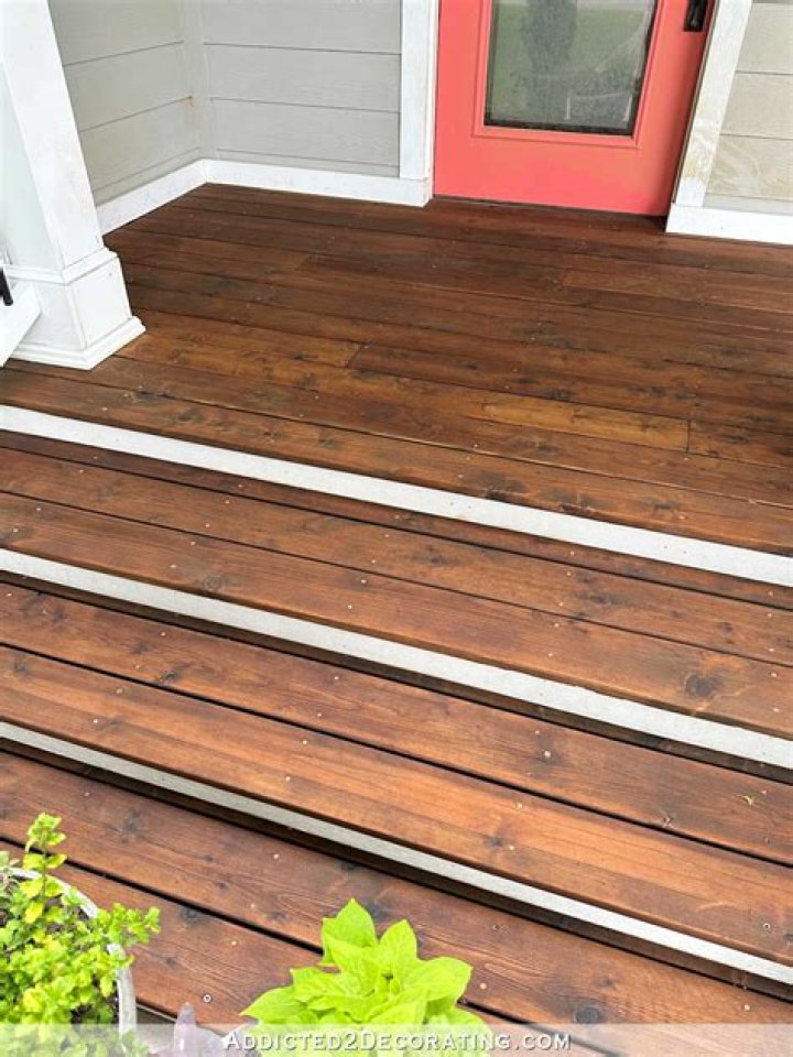 Can white cedar be stained