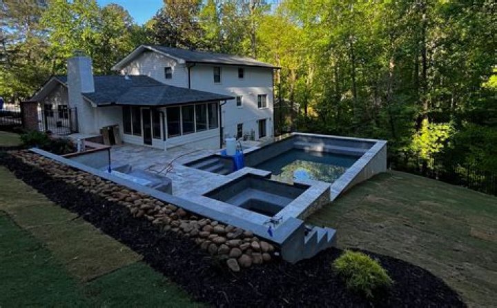 Can you build a swimming pool on a hill