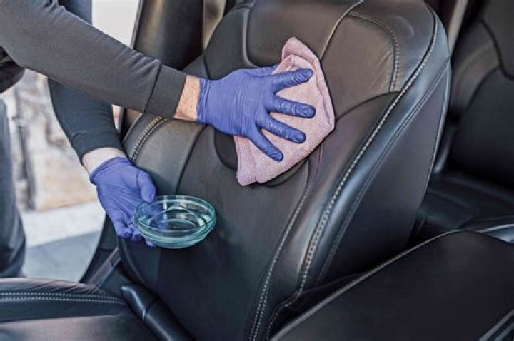 Can you clean leather seats with vinegar