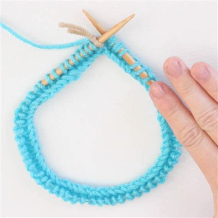 Can you knit a hat on circular needles