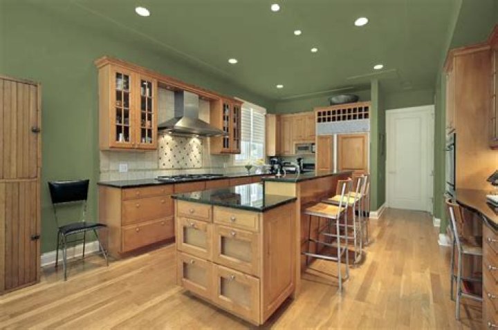 Can you use green wood to build