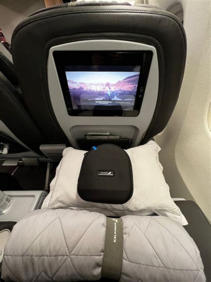 Do Icelandair seats recline
