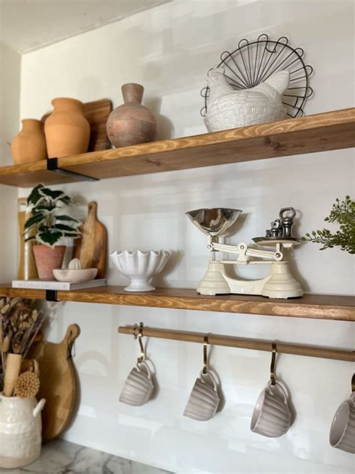 Do open kitchen shelves get dusty