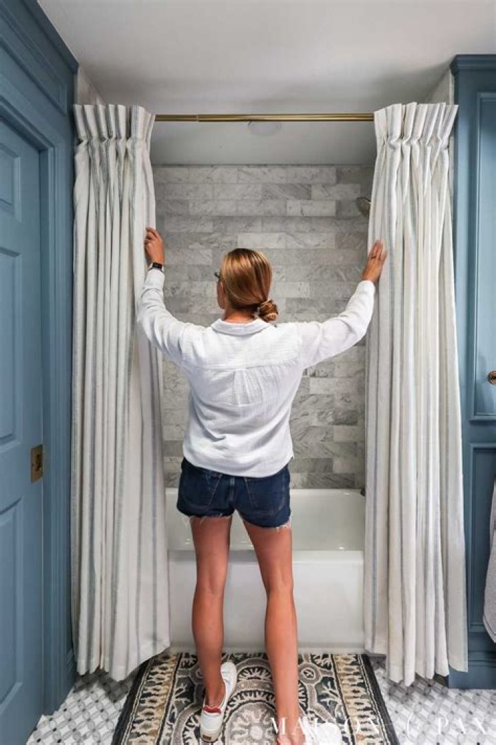Do people put curtains in bathrooms