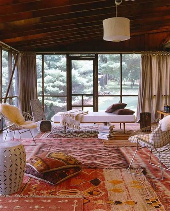 Do rugs in the same room have to match