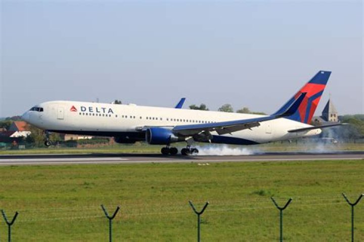 Does AA 767 300 have TV