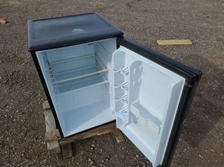 Does Roper still make refrigerators
