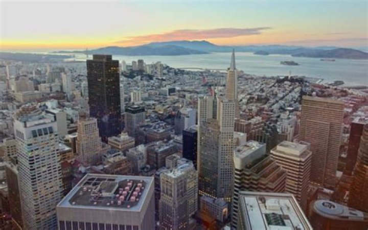 Does salesforce tower have an observation deck
