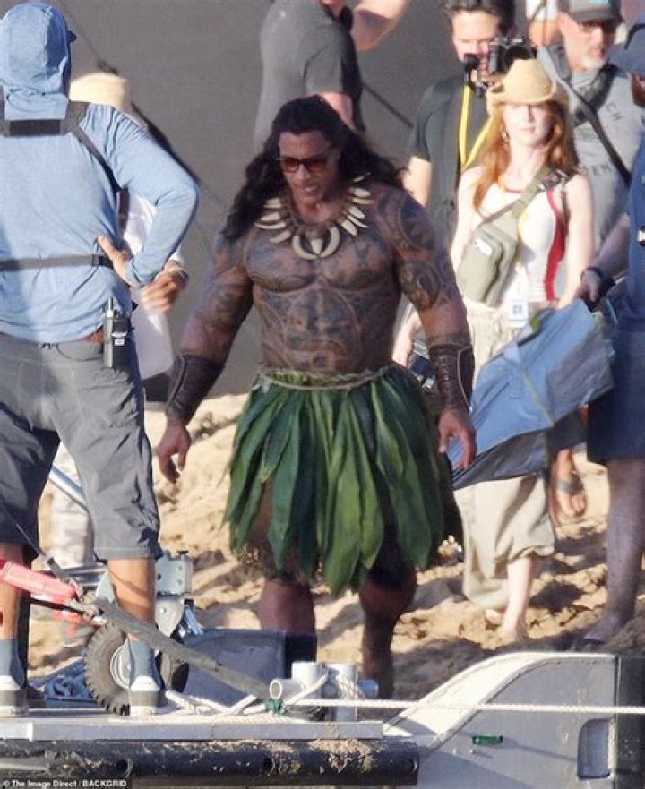 Does the rock sing as Maui