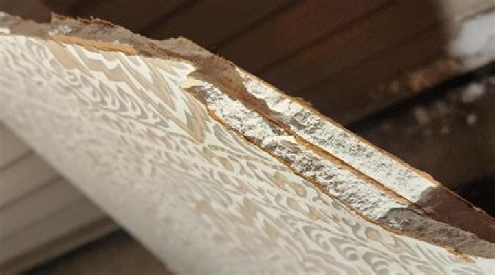 Does tile adhesive have asbestos
