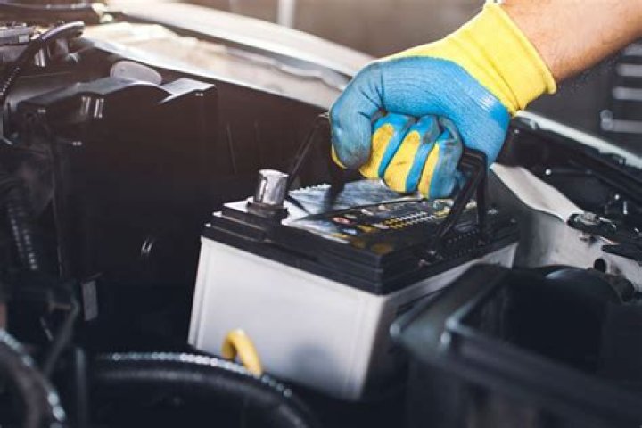 Does touching the battery cables together to reset computer