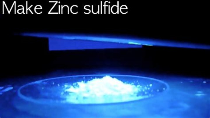 Does zinc sulfide glow