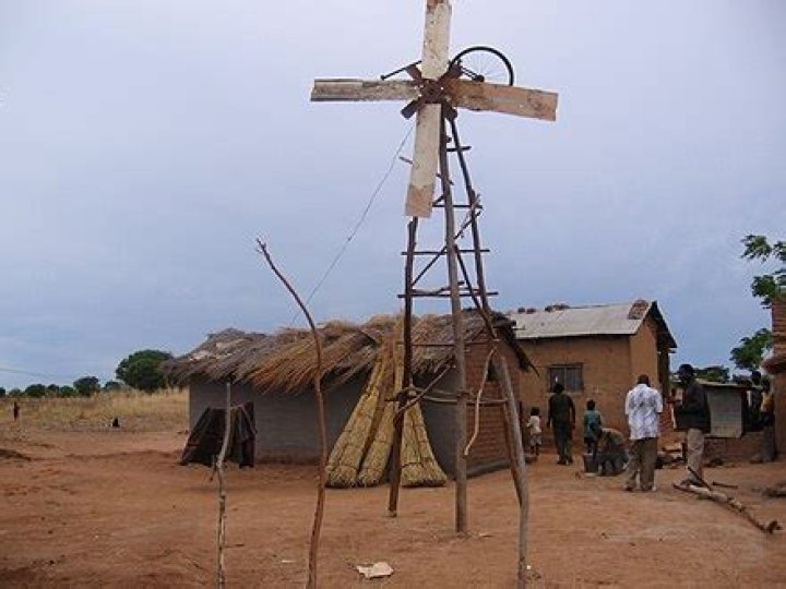 How did William kamkwamba build the windmill
