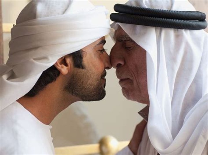How do people greet each other in Iraq