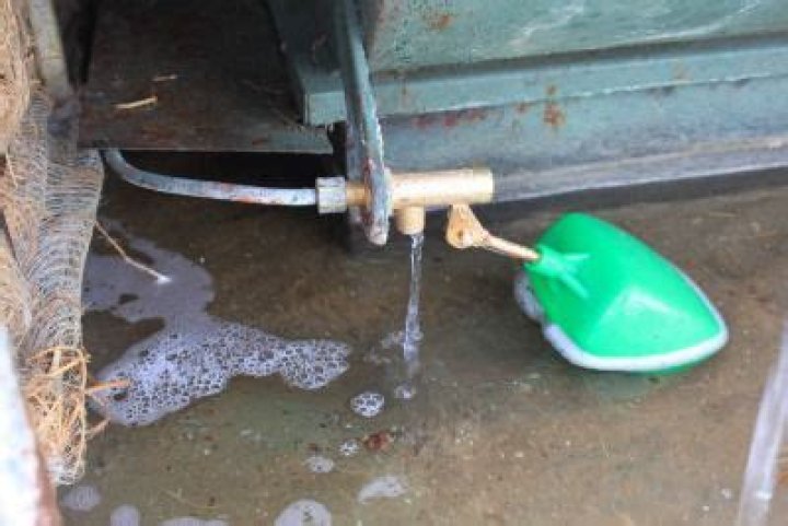 How do you change a swamp cooler float