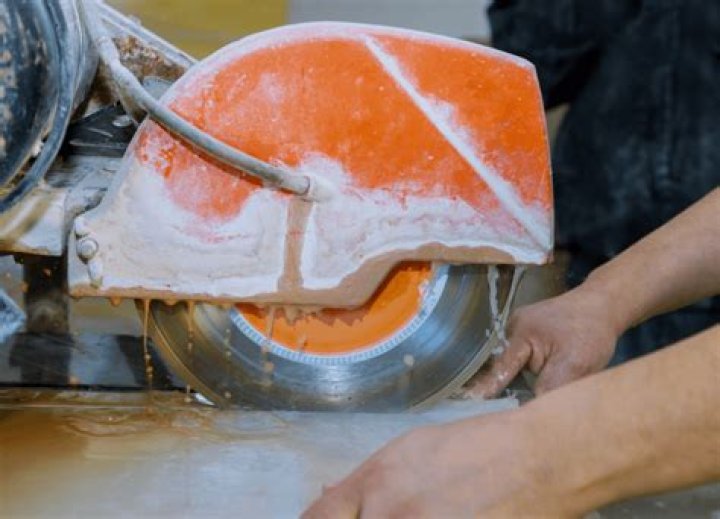 How do you clean a diamond saw blade