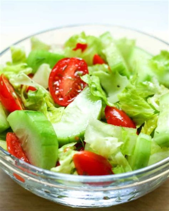 How do you clean lettuce with salt