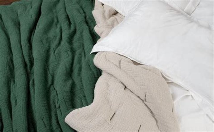 How do you coverlet a comforter