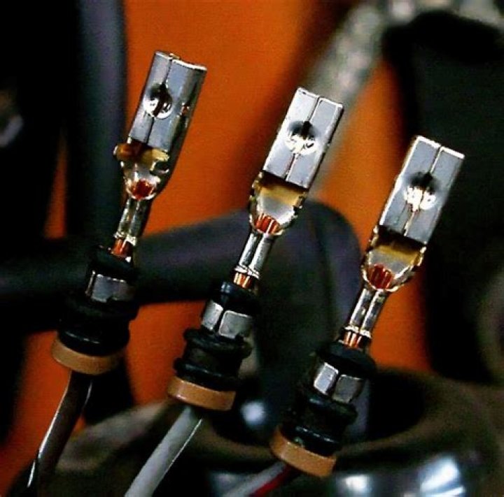 How do you crimp audio wires