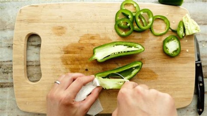 How do you cut jalapenos for nachos