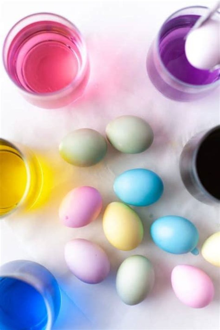 How do you dye Easter eggs without a kit