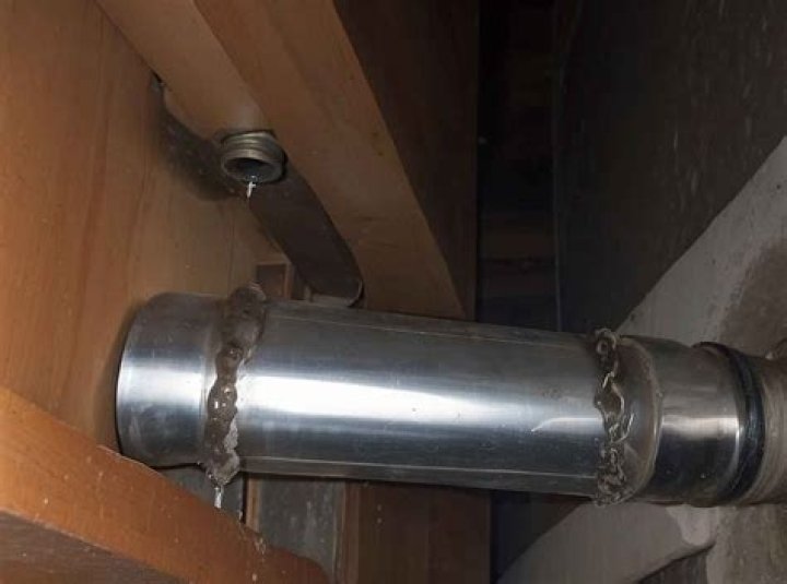 How do you fix a leaking vent pipe