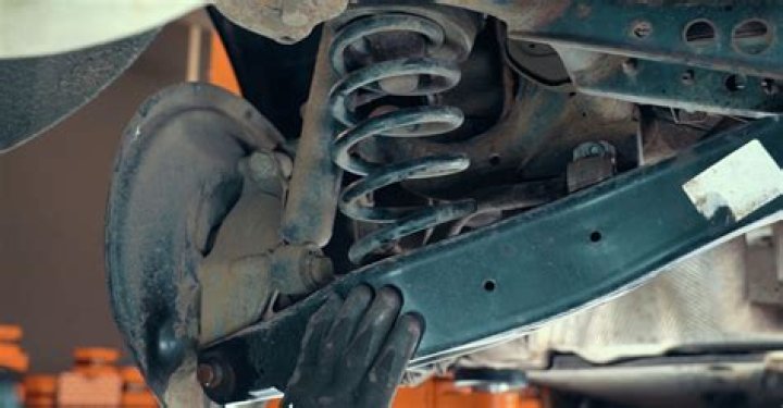How do you fix the springs on a car