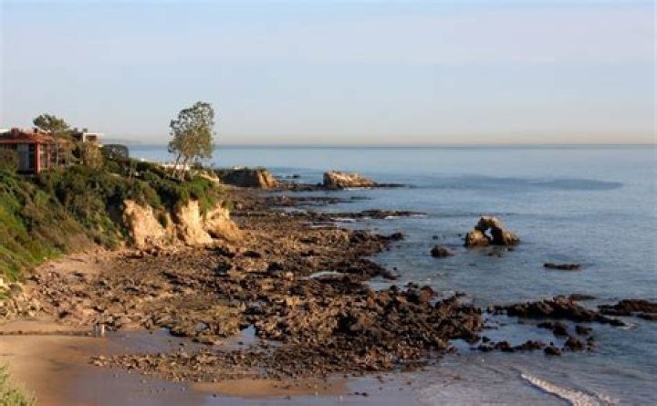How do you get to Little Corona del Mar Beach