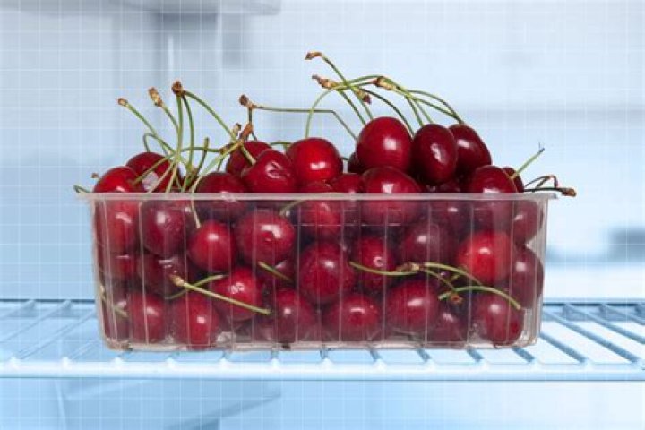 How do you store cherries in the refrigerator