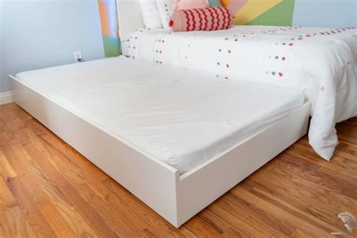 How do you unlock a trundle bed