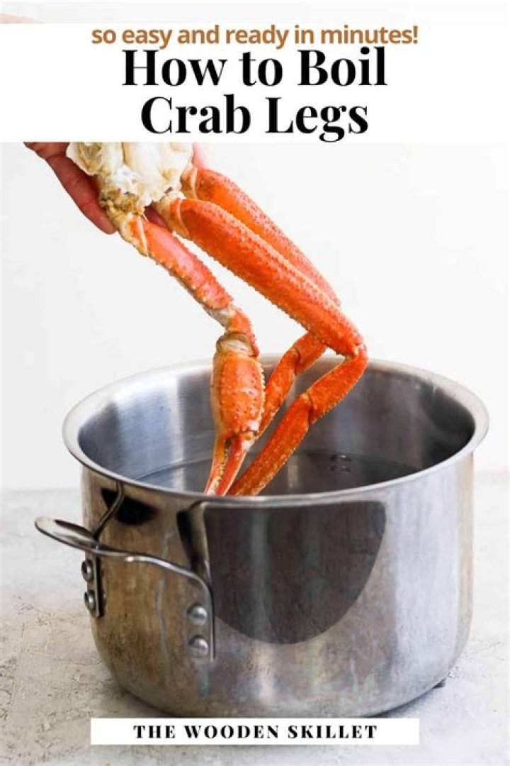 How long boil Dungeness crab legs