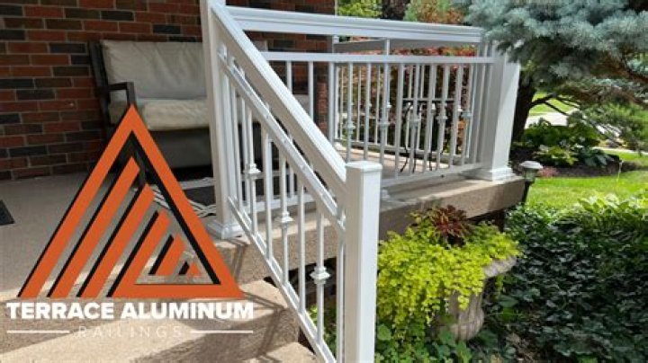 How long do aluminum railings last