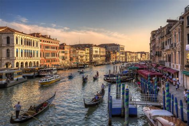 How long is the Grand Canal