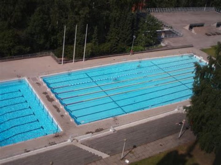 How many 50 meter pools are in the UK