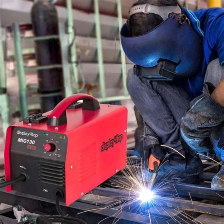 How many amps does a 110v welder use