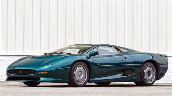 How many Jaguar xj220 were made