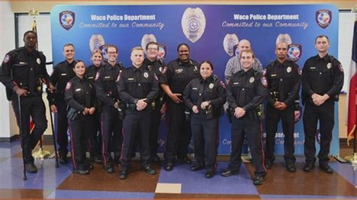 How many police officers are there in Trinidad and Tobago