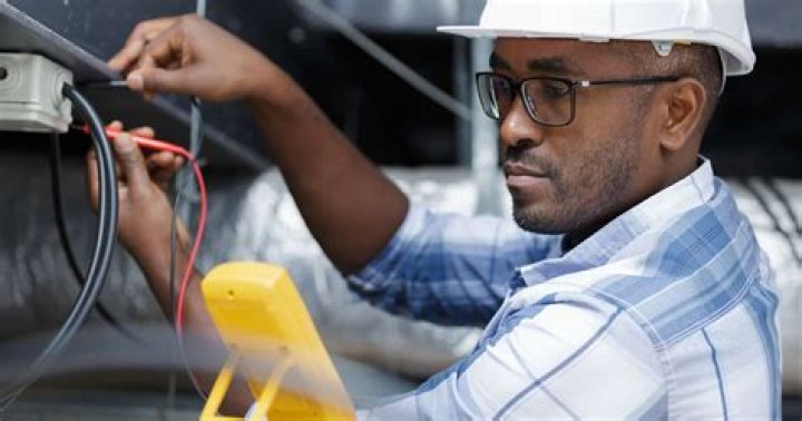 How much does a journeyman insulator make