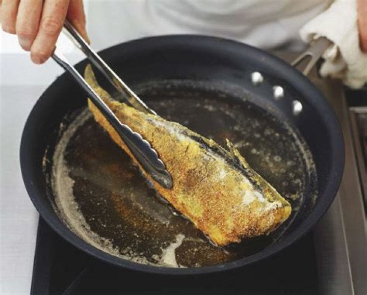 How much oil do I need to fry fish