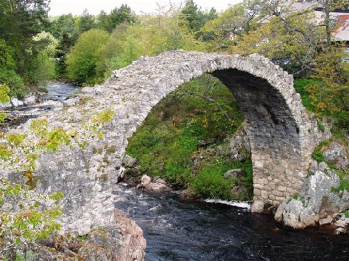 How old is carrbridge bridge