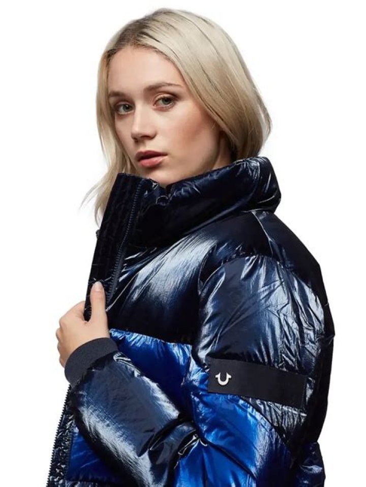 Should down jackets be fitted or loose