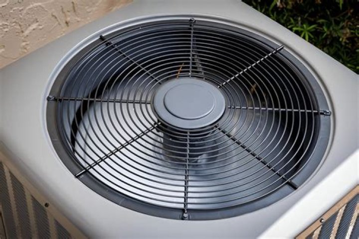Should house fan be on auto or on