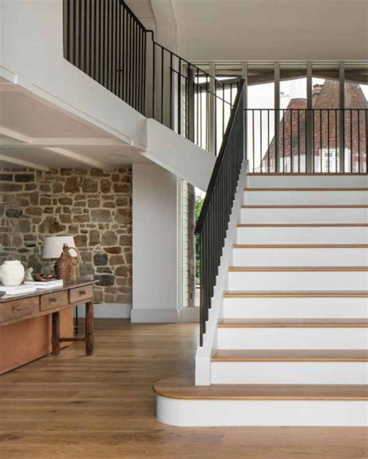 What are bullnose stairs