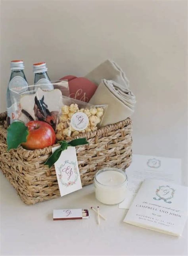 What are Wedding welcome baskets