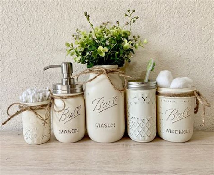 What can I put in my bathroom Mason jars