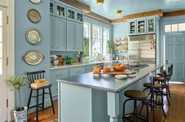 What color are the kitchen cabinets in grace and Frankie